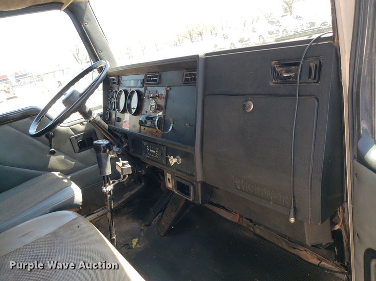 image for item LT9693 1995 Kenworth T300  flatbed truck with fluid mixing system