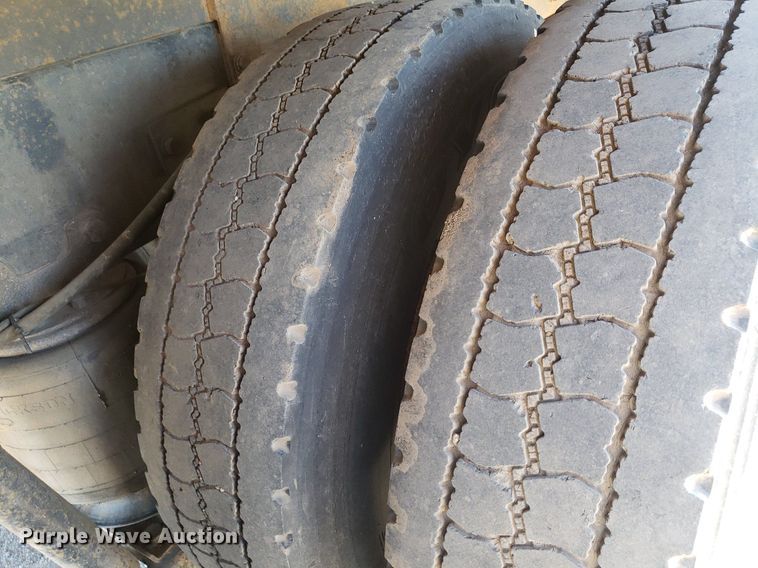 image for item LT9693 1995 Kenworth T300  flatbed truck with fluid mixing system