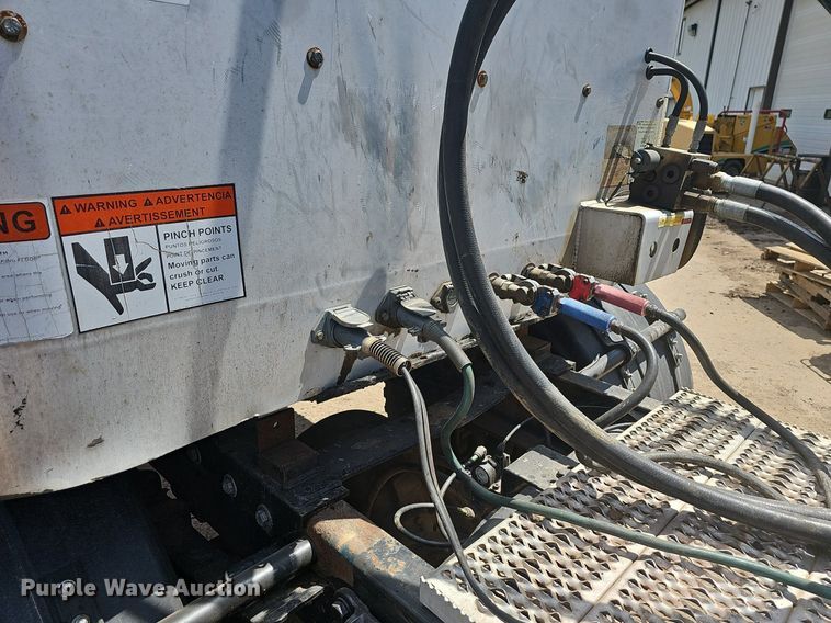 image for item MB9985 2007 Travis 28FT TRAVIS S/76 walking floor trailer