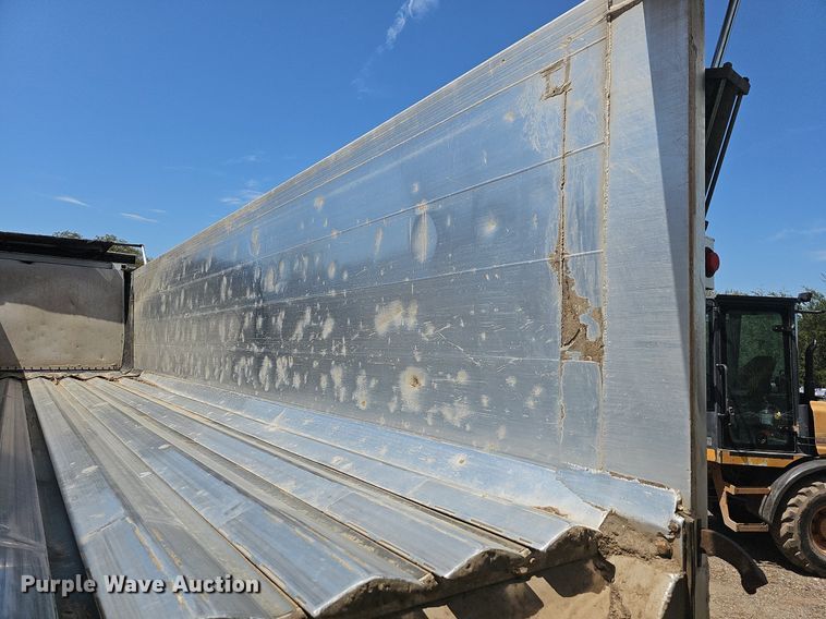 image for item MB9985 2007 Travis 28FT TRAVIS S/76 walking floor trailer