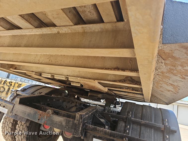 image for item MB9985 2007 Travis 28FT TRAVIS S/76 walking floor trailer