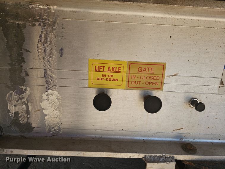 image for item MB9985 2007 Travis 28FT TRAVIS S/76 walking floor trailer