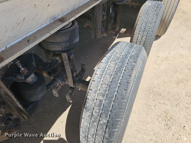 image for item MB9985 2007 Travis 28FT TRAVIS S/76 walking floor trailer