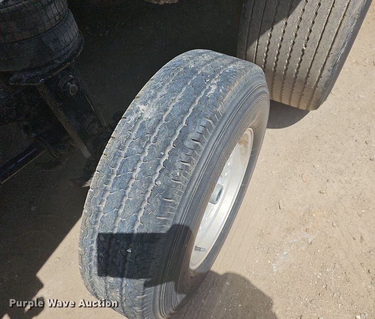 image for item MB9985 2007 Travis 28FT TRAVIS S/76 walking floor trailer