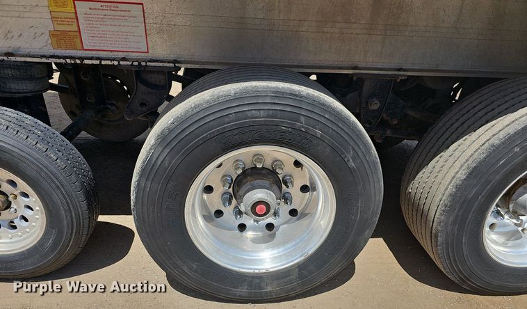 image for item MB9985 2007 Travis 28FT TRAVIS S/76 walking floor trailer