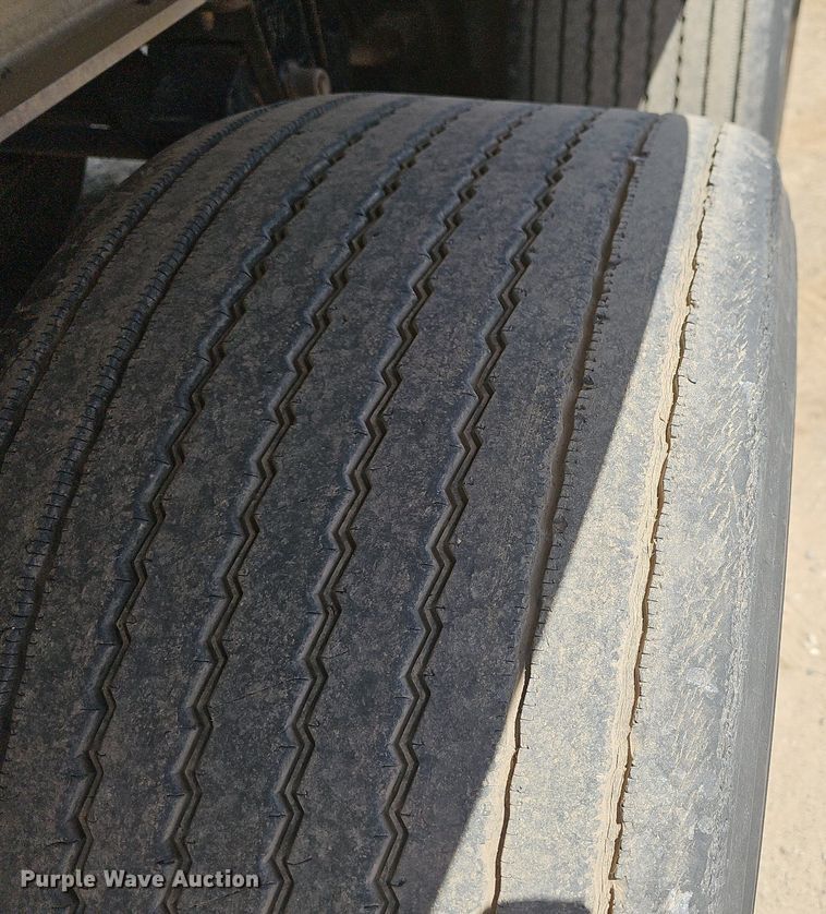 image for item MB9985 2007 Travis 28FT TRAVIS S/76 walking floor trailer