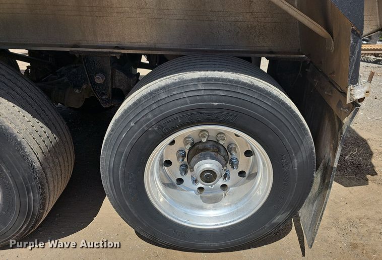 image for item MB9985 2007 Travis 28FT TRAVIS S/76 walking floor trailer