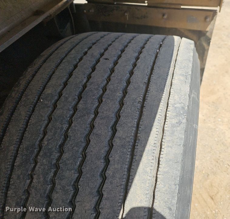 image for item MB9985 2007 Travis 28FT TRAVIS S/76 walking floor trailer