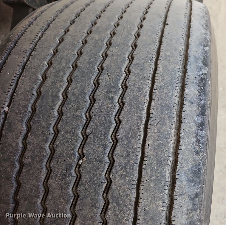 image for item MB9985 2007 Travis 28FT TRAVIS S/76 walking floor trailer