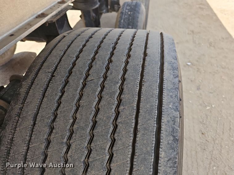 image for item MB9985 2007 Travis 28FT TRAVIS S/76 walking floor trailer