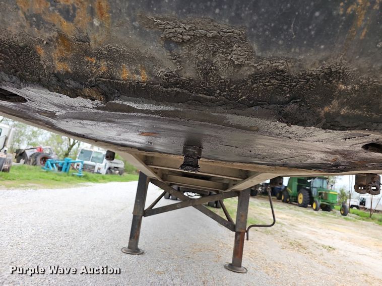 image for item MB9993 2007 Chaparral  flatbed trailer