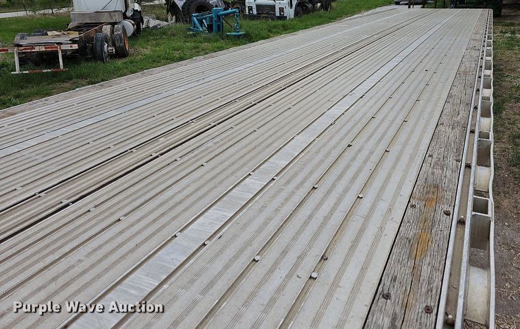 image for item MB9993 2007 Chaparral  flatbed trailer