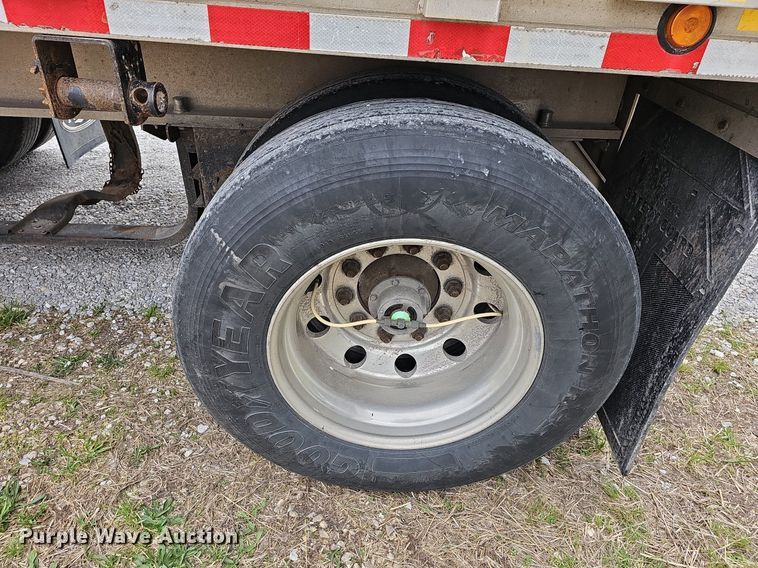 image for item MB9993 2007 Chaparral  flatbed trailer