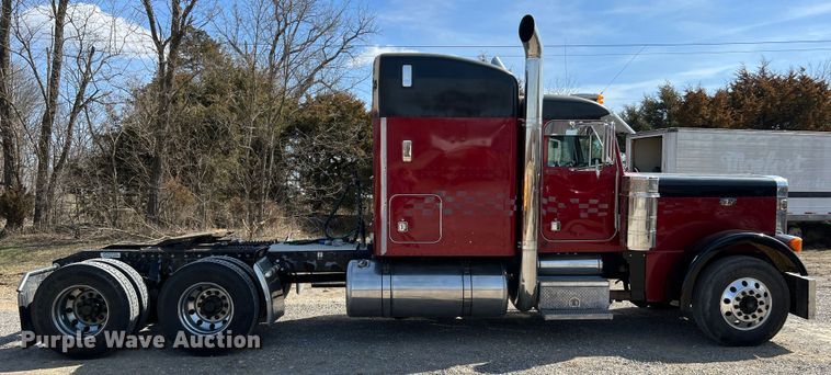 image for item MM9221 2000 Peterbilt 379  semi truck