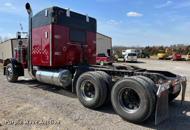 image for item MM9221 2000 Peterbilt 379  semi truck