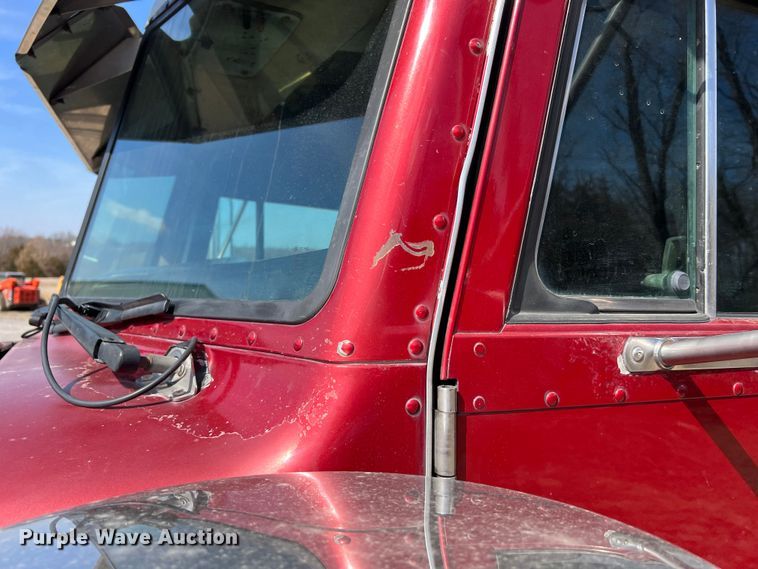 image for item MM9221 2000 Peterbilt 379  semi truck