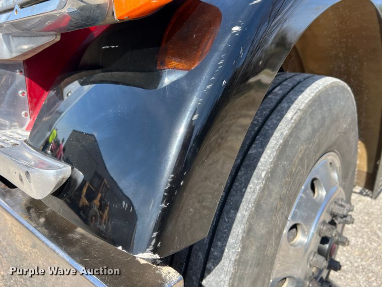 image for item MM9221 2000 Peterbilt 379  semi truck