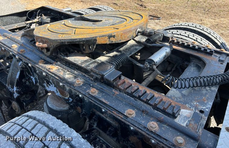 image for item MM9221 2000 Peterbilt 379  semi truck