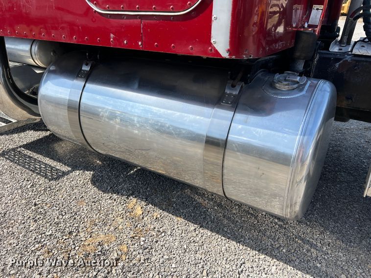 image for item MM9221 2000 Peterbilt 379  semi truck