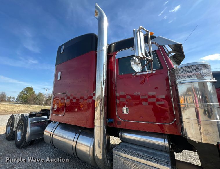 image for item MM9221 2000 Peterbilt 379  semi truck