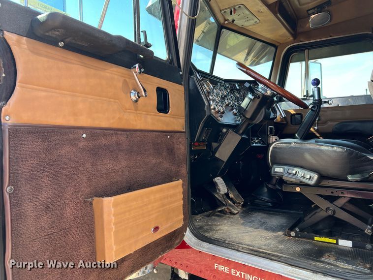 image for item MM9221 2000 Peterbilt 379  semi truck