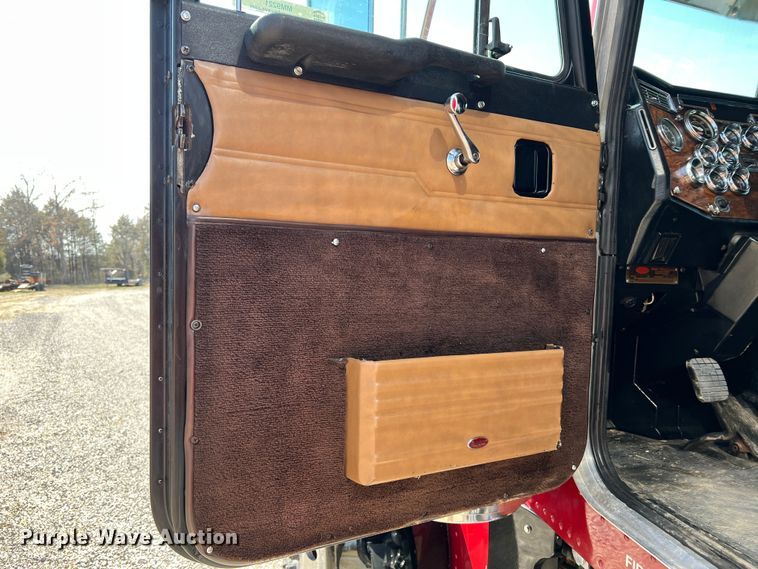 image for item MM9221 2000 Peterbilt 379  semi truck