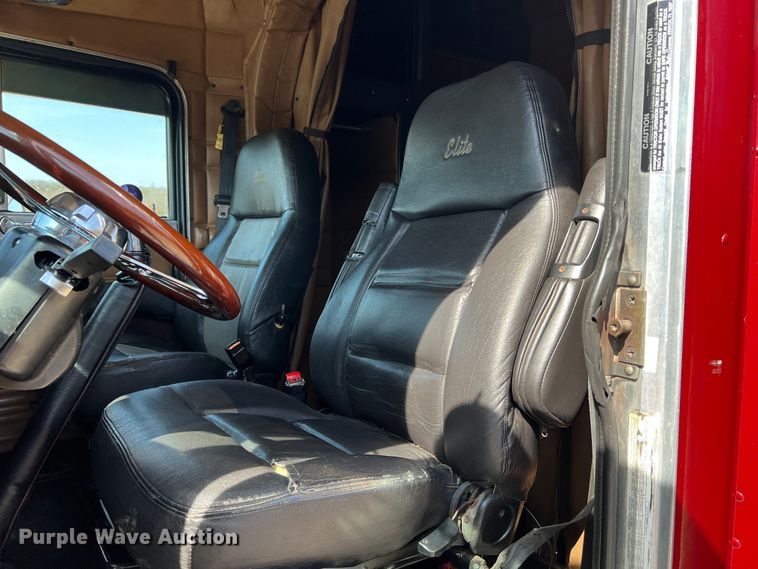 image for item MM9221 2000 Peterbilt 379  semi truck