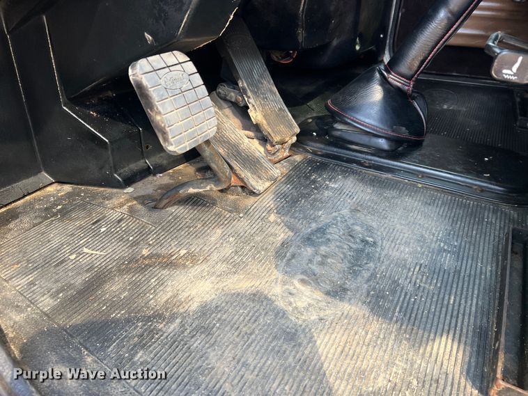 image for item MM9221 2000 Peterbilt 379  semi truck