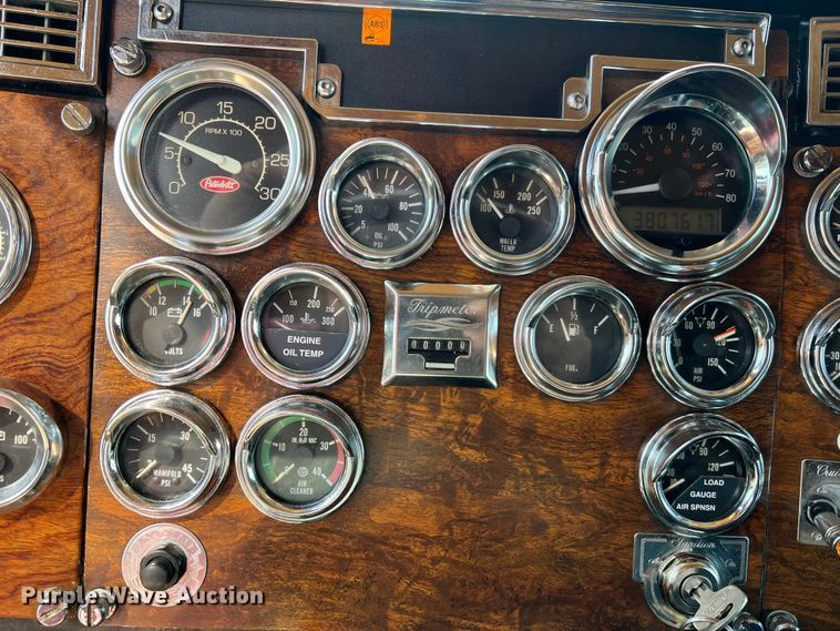 image for item MM9221 2000 Peterbilt 379  semi truck