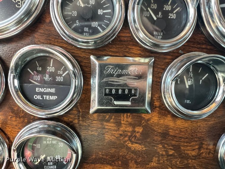 image for item MM9221 2000 Peterbilt 379  semi truck