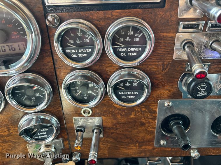 image for item MM9221 2000 Peterbilt 379  semi truck