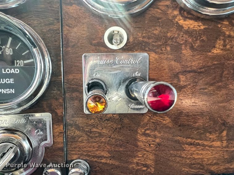 image for item MM9221 2000 Peterbilt 379  semi truck