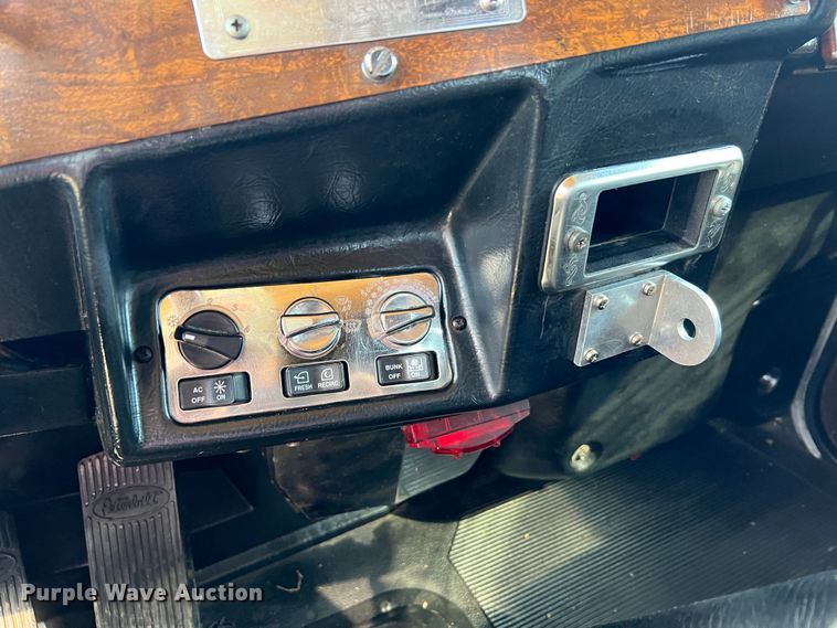 image for item MM9221 2000 Peterbilt 379  semi truck