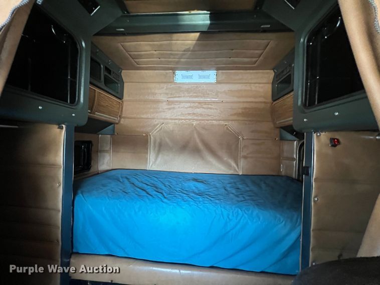 image for item MM9221 2000 Peterbilt 379  semi truck