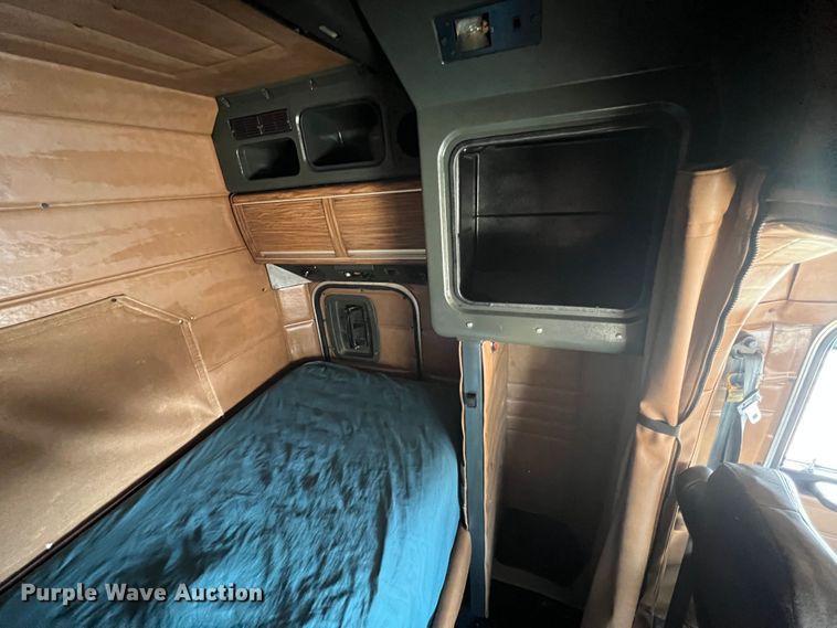 image for item MM9221 2000 Peterbilt 379  semi truck