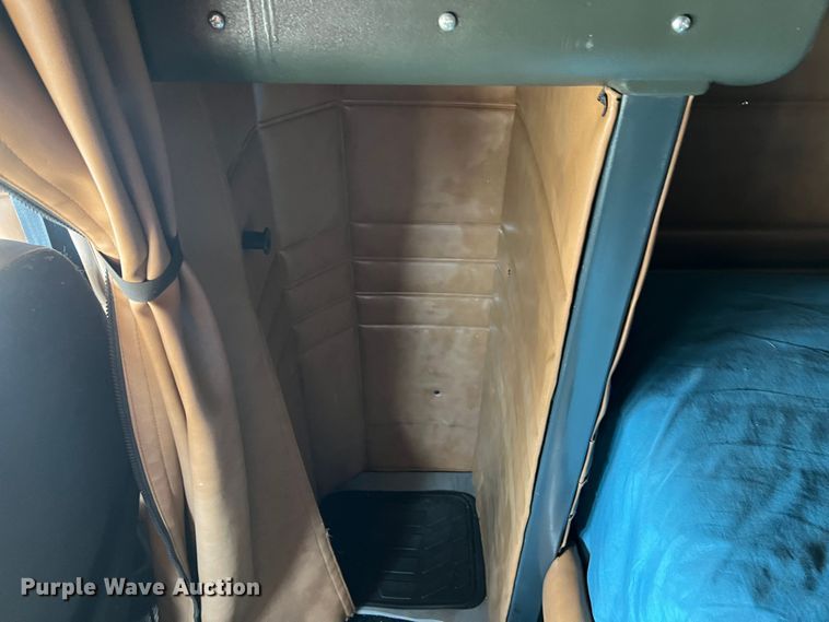 image for item MM9221 2000 Peterbilt 379  semi truck