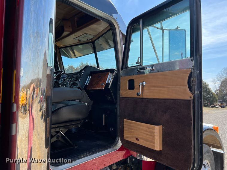 image for item MM9221 2000 Peterbilt 379  semi truck