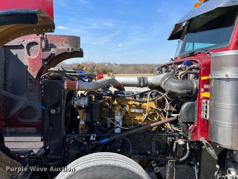 image for item MM9221 2000 Peterbilt 379  semi truck