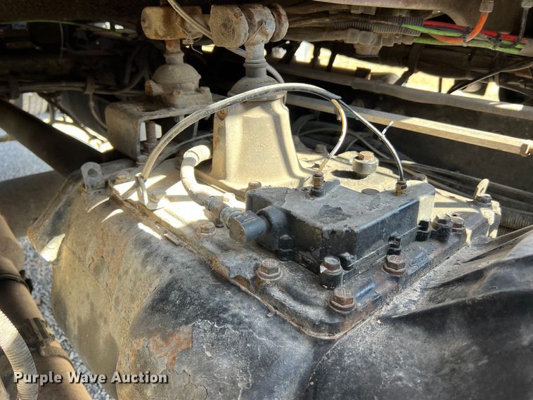 image for item MM9221 2000 Peterbilt 379  semi truck