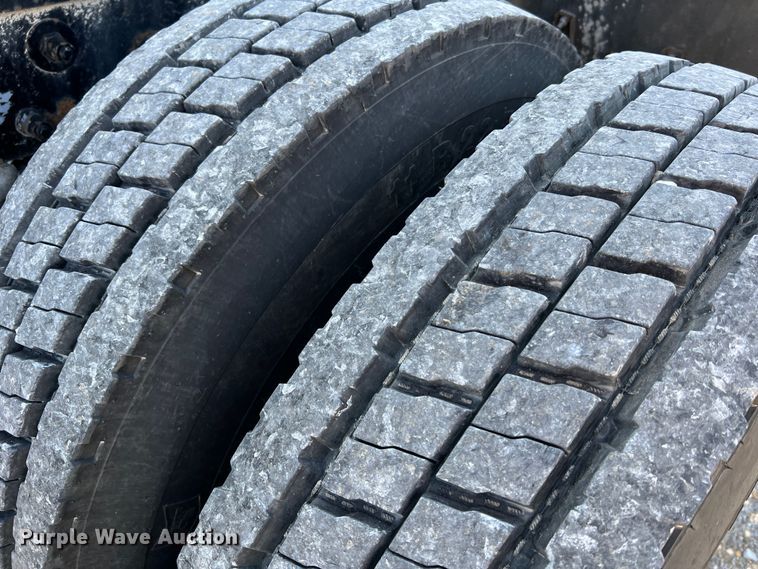 image for item MM9221 2000 Peterbilt 379  semi truck