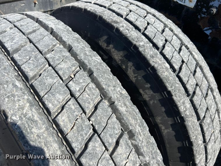 image for item MM9221 2000 Peterbilt 379  semi truck