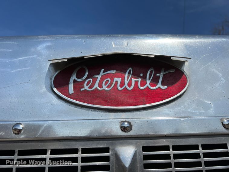 image for item MM9221 2000 Peterbilt 379  semi truck
