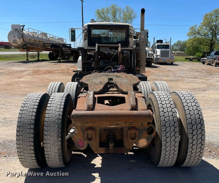 image for item MM9482 1991 Mack RD688S  winch truck