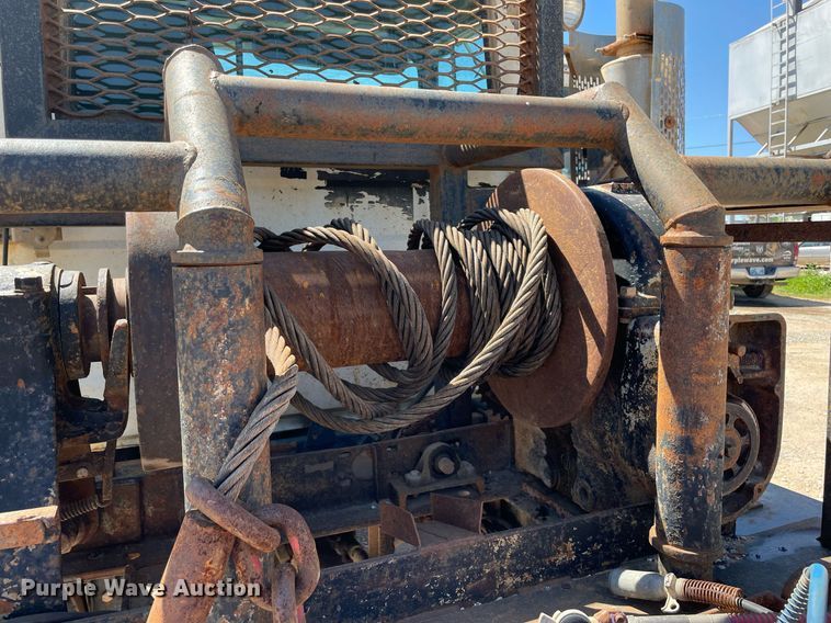 image for item MM9482 1991 Mack RD688S  winch truck