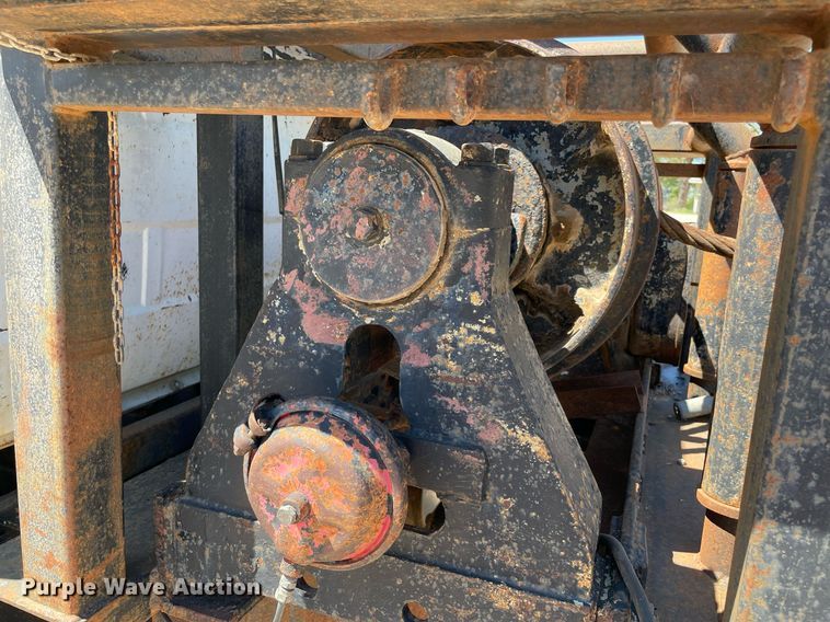 image for item MM9482 1991 Mack RD688S  winch truck