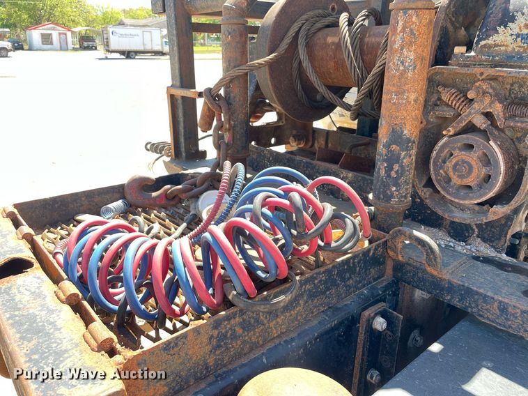 image for item MM9482 1991 Mack RD688S  winch truck