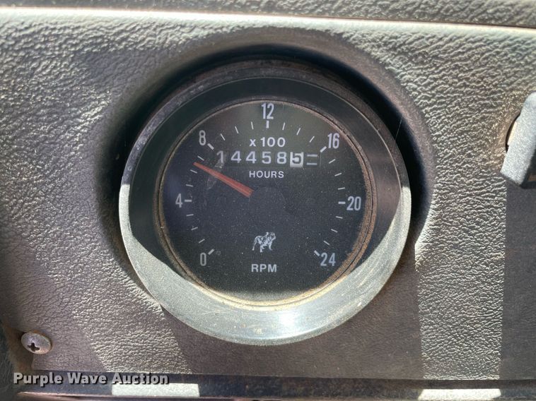 image for item MM9482 1991 Mack RD688S  winch truck