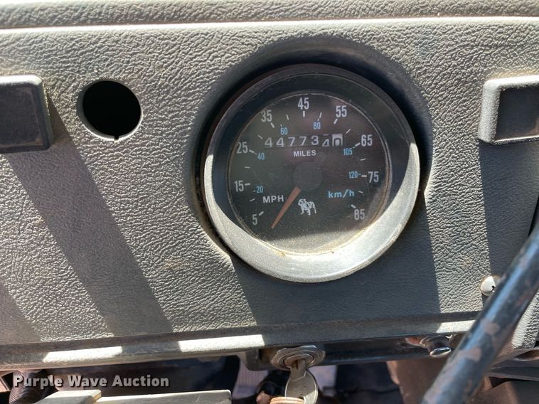 image for item MM9482 1991 Mack RD688S  winch truck