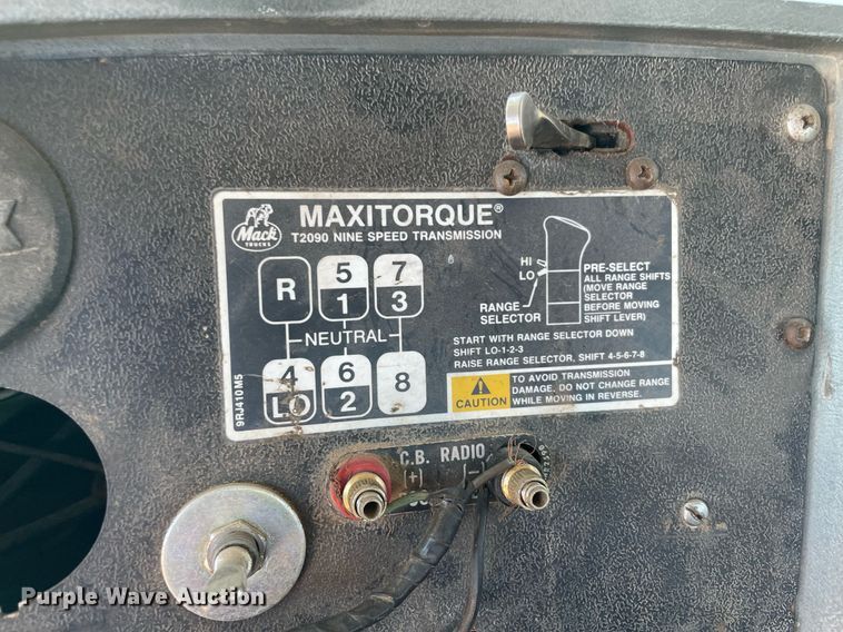 image for item MM9482 1991 Mack RD688S  winch truck