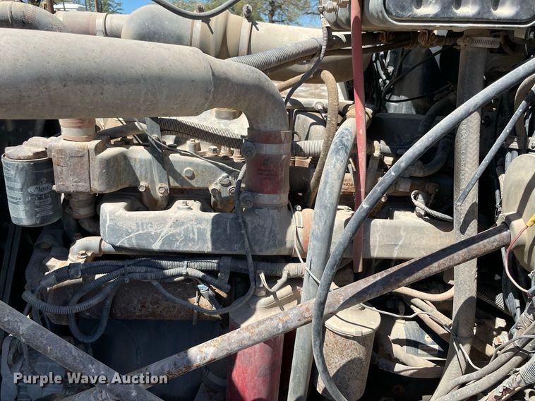 image for item MM9482 1991 Mack RD688S  winch truck